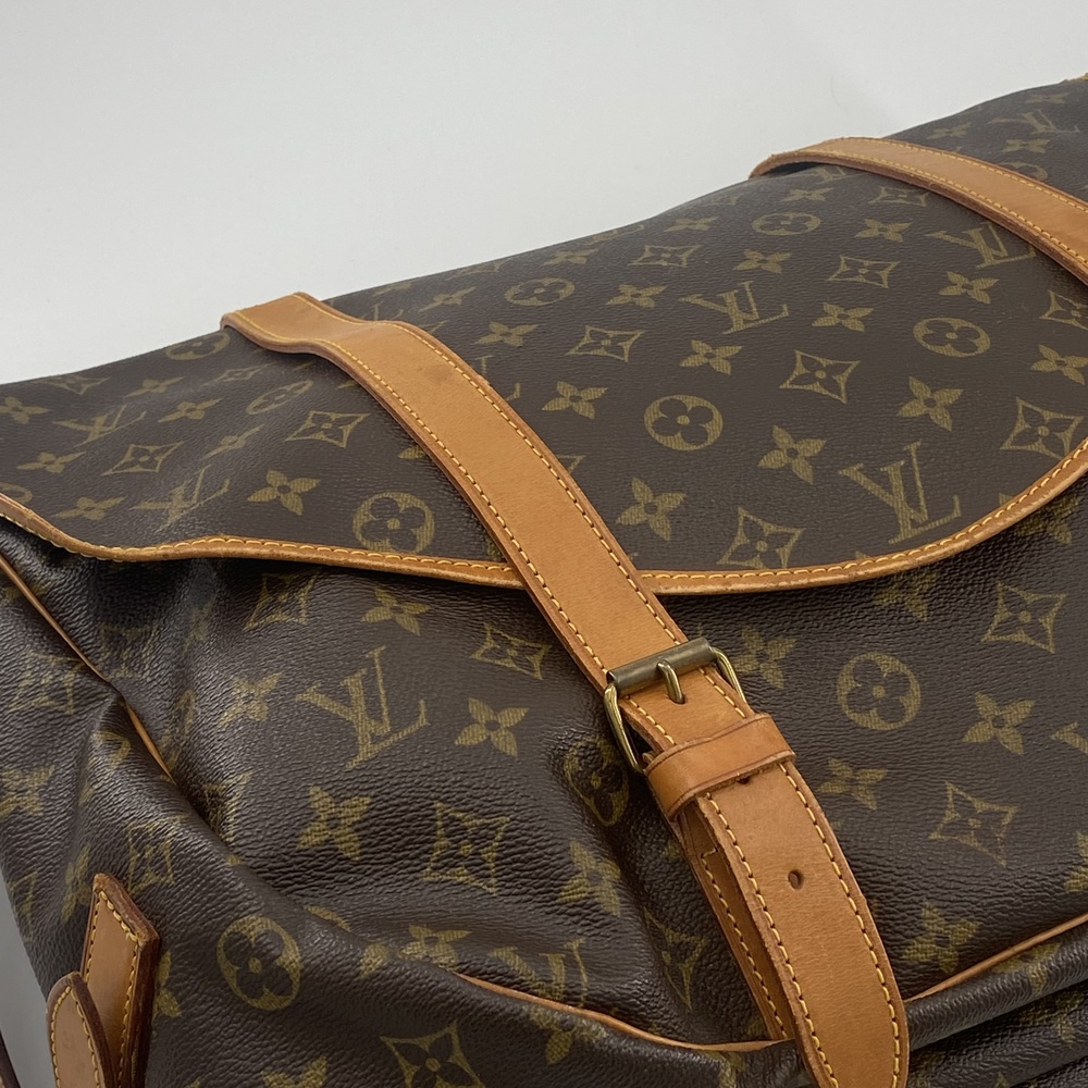 LOUIS VUITTON Saumur 43 Shoulder Bag - Picture 16 of 16